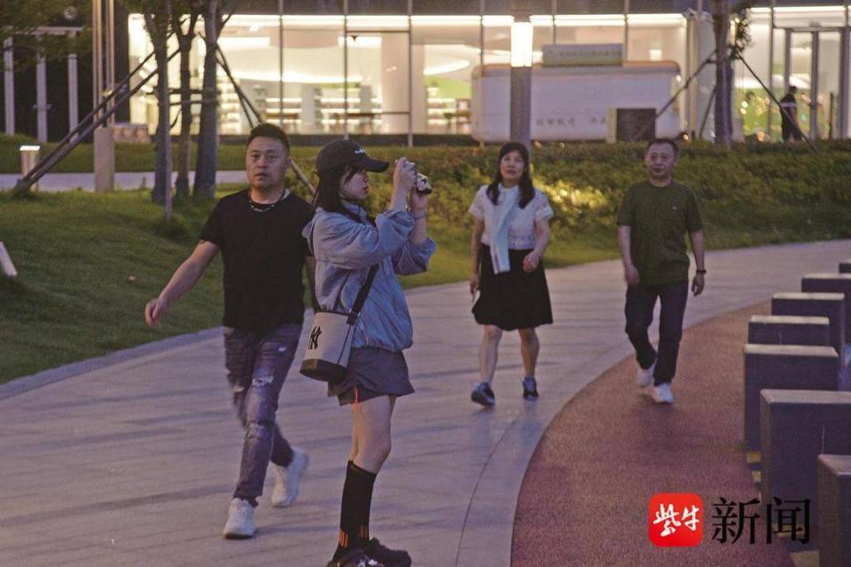 张地练习换, 摸球杆了