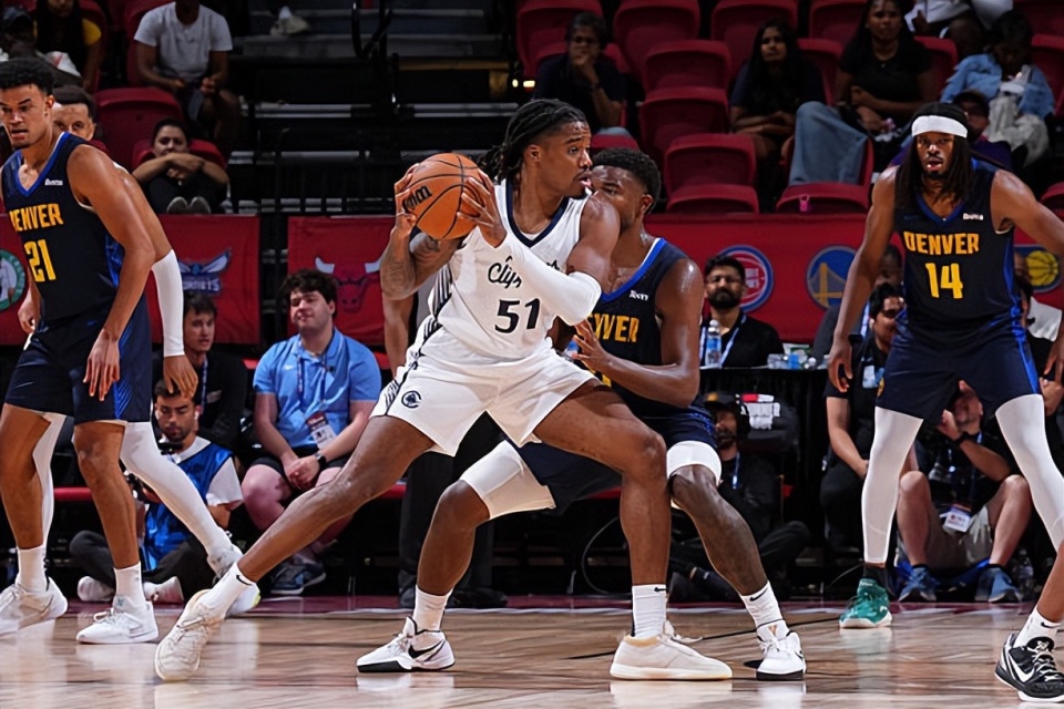 还有, 属球队圣迭, AA